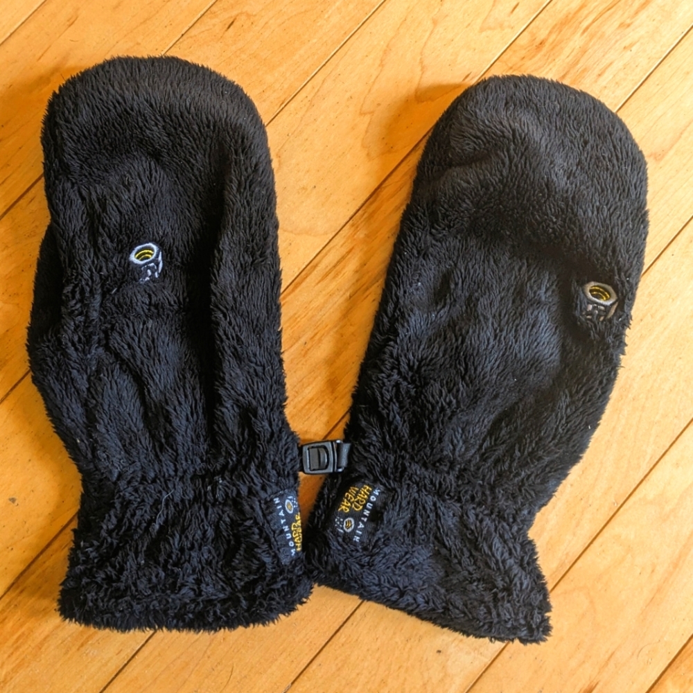 MOUNTAIN HARDWARE - Black fleece poly mittens. W's Size M